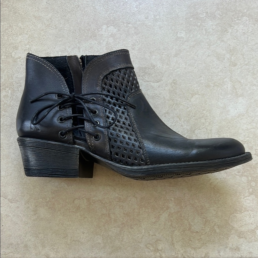 Roan by BedStu Antonia Side Tie Black
Leather Ankle Boots 7.5